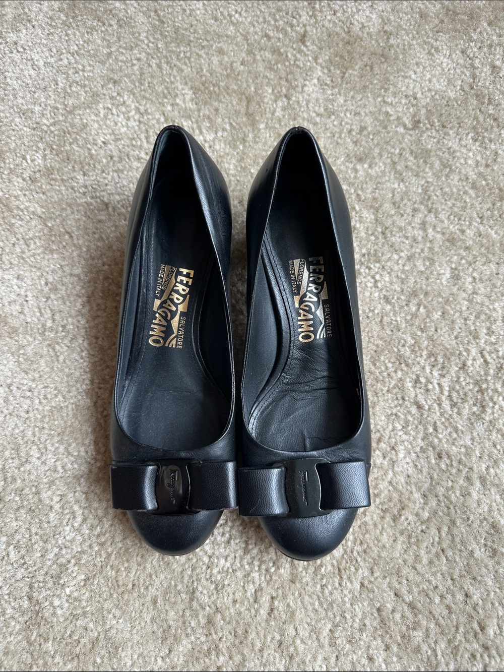Salvatore Ferragamo Black Leather Vara Bow Flats